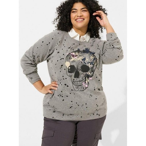 NWT Torrid Skull Classic Fit Cozy Fleece Crew Neck Sweatshirt 5X - Picture 1 of 12